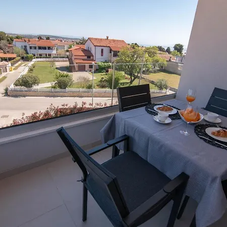 Appartamento Luxury Grotta With Sea View And Swimming Pool Premantura
