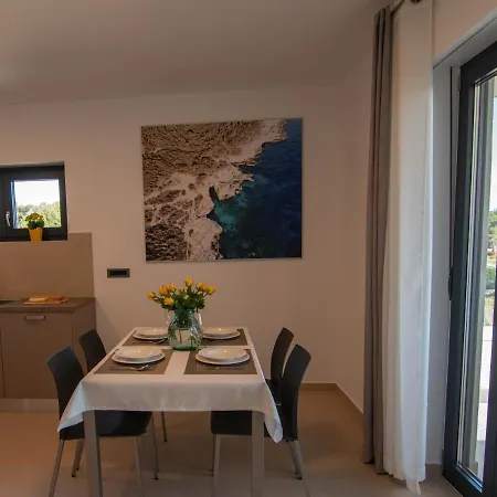 Luxury Grotta With Sea View And Swimming Pool Premantura