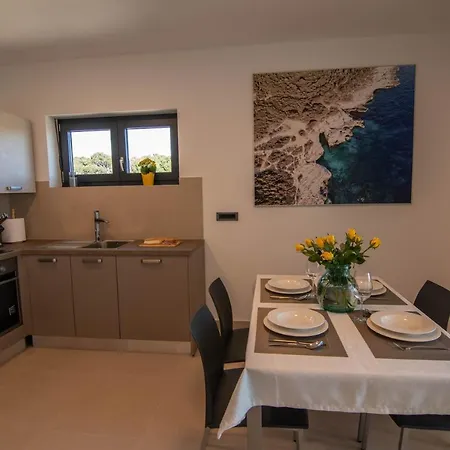 Luxury Grotta With Sea View And Swimming Pool * Premantura