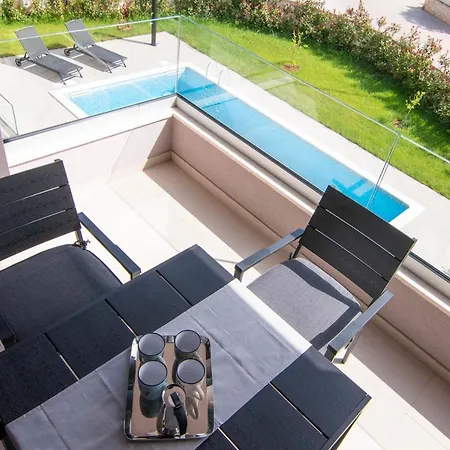 Luxury Grotta With Sea View And Swimming Pool Appartement Premantura