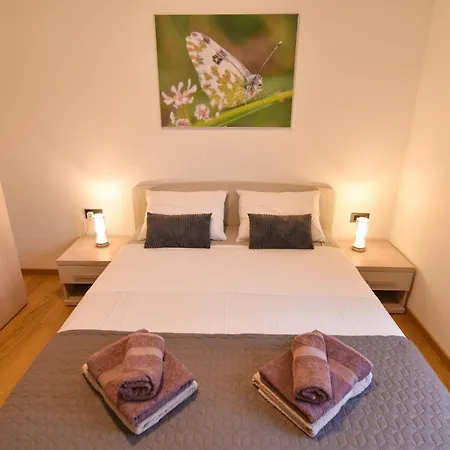 Luxury Grotta With Sea View And Swimming Pool Premantura