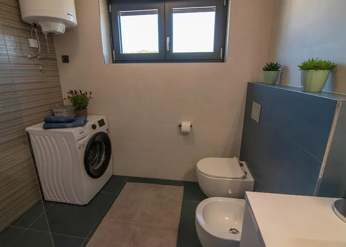 Luxury Grotta With Sea View And Swimming Pool * Premantura