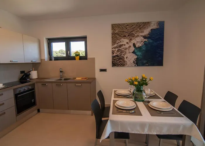 Luxury Grotta With Sea View And Swimming Pool * Premantura