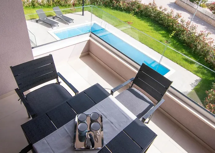 Luxury Grotta With Sea View And Swimming Pool Appartement Premantura